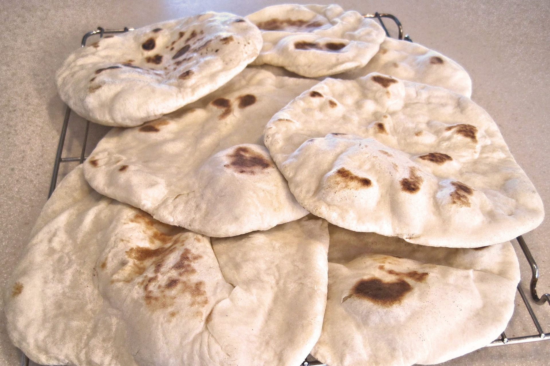 middle-east-flat-bread-671234_1920